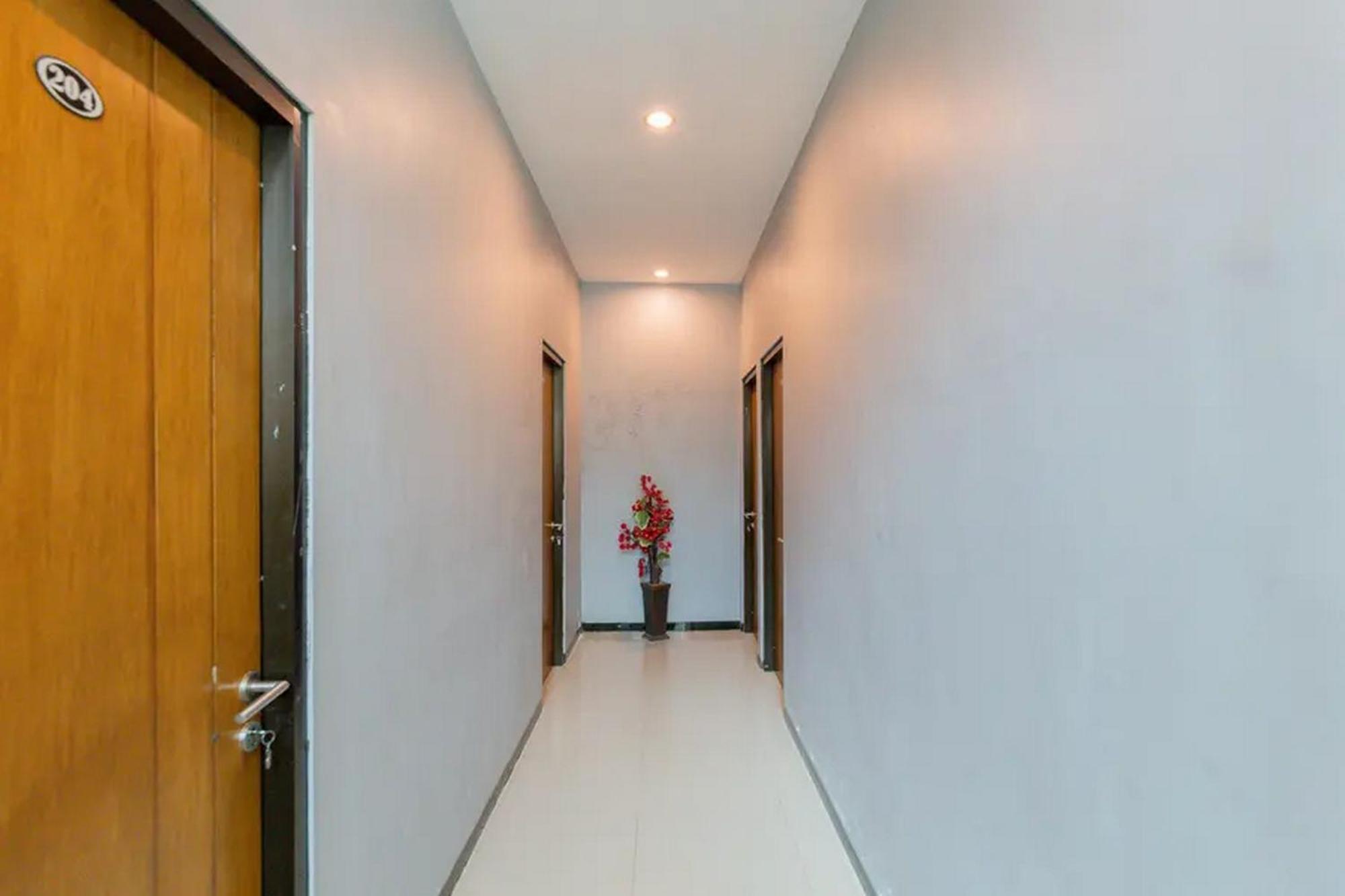 Reddoorz @ Manukan Surabaya Exterior photo