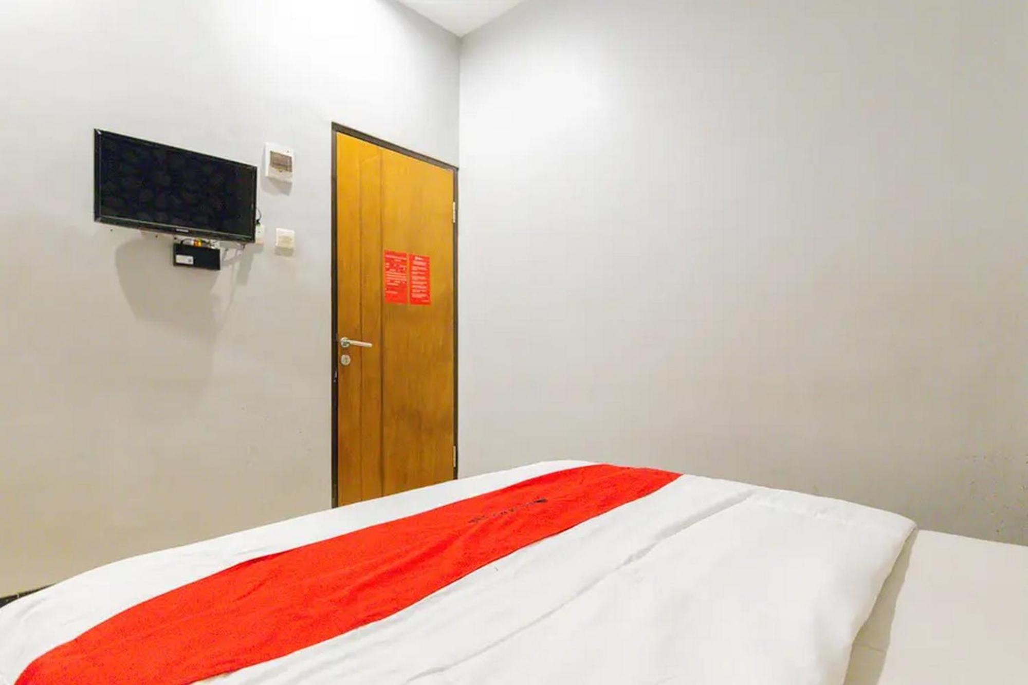 Reddoorz @ Manukan Surabaya Exterior photo