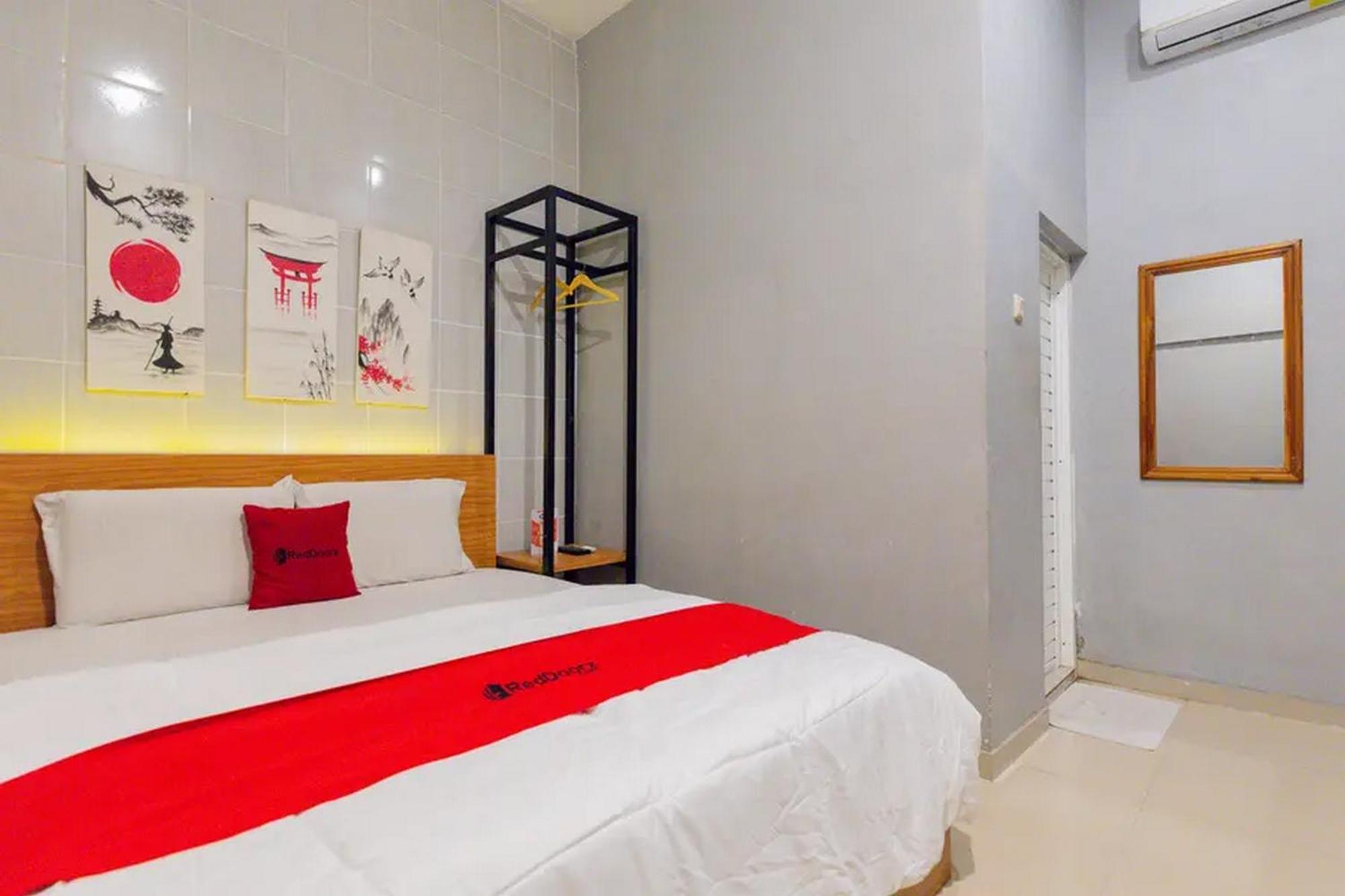 Reddoorz @ Manukan Surabaya Exterior photo