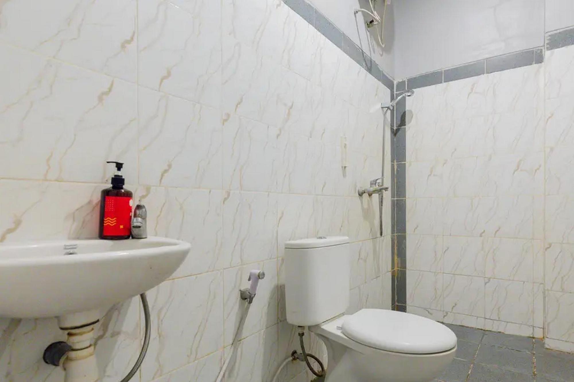 Reddoorz @ Manukan Surabaya Exterior photo
