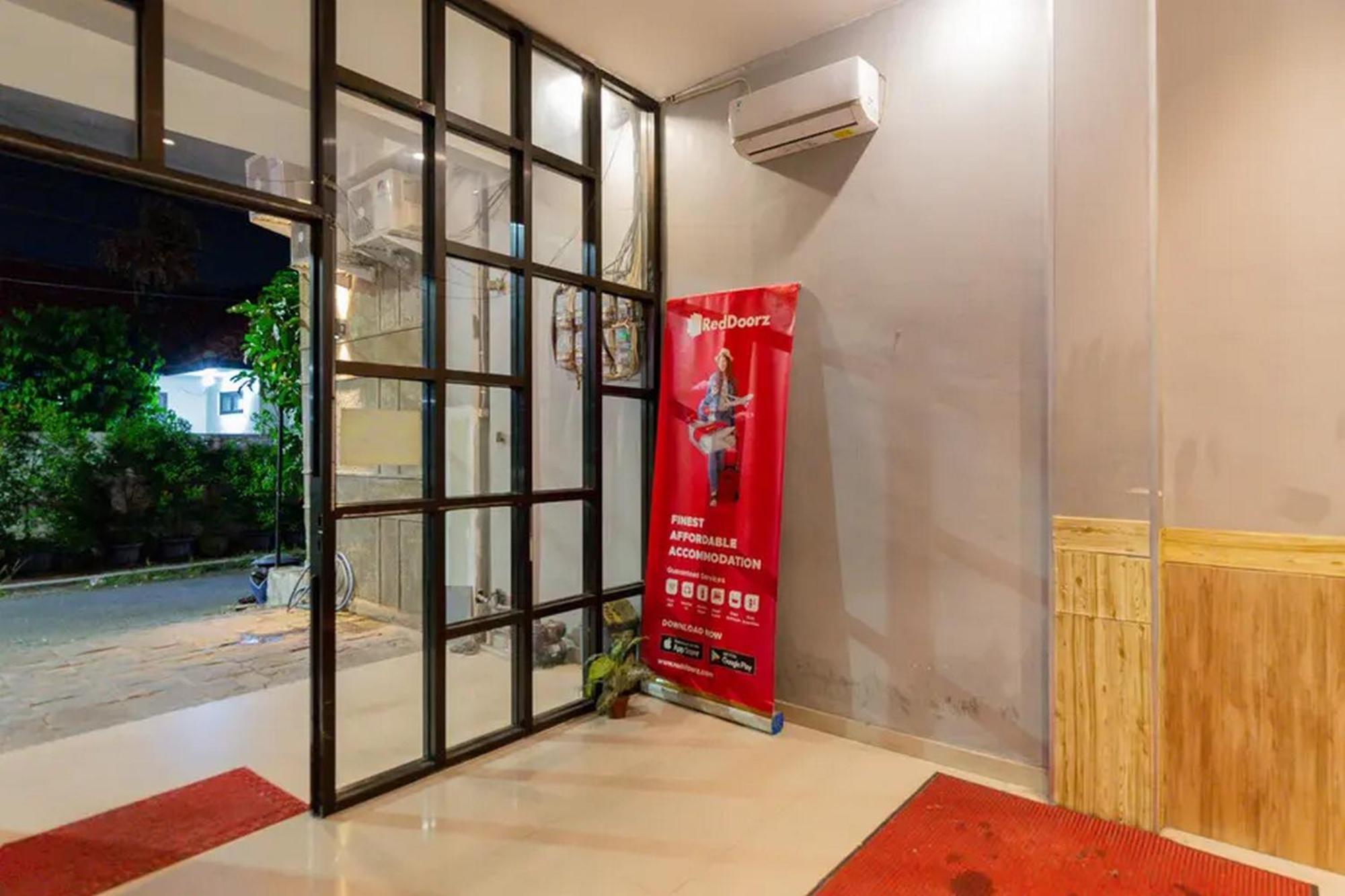 Reddoorz @ Manukan Surabaya Exterior photo